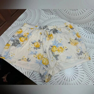 Torrid Women’s Dressy Shorts Drawstring‎ Waist and Tie Size 14/16